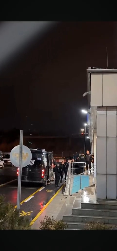 SON DAKİKA | Galatasaray'ın yeni transferi Noa Lang, İstanbul'da. (90+ Digital)