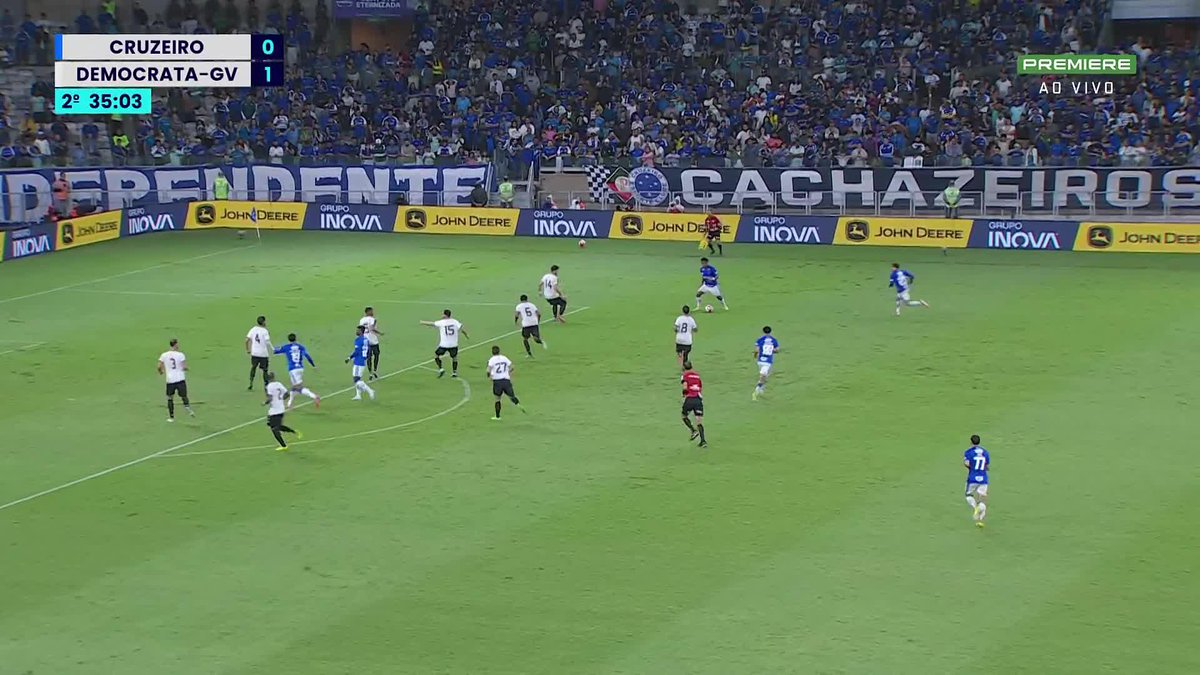 Quase um golaço de bicicleta de Kaio Jorge, do Cruzeiro. A bola explodiu no goleiro Thúlio, do Democrata-GV. 🎥 Premiere | ge