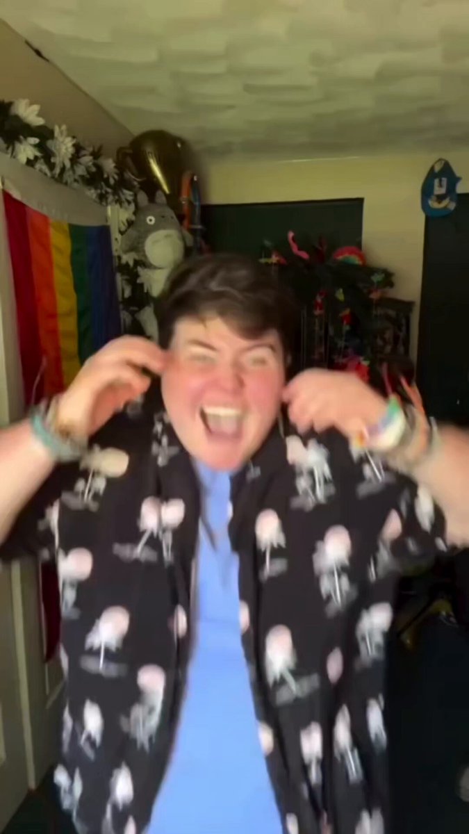 It's hilarious how the phone literally shakes