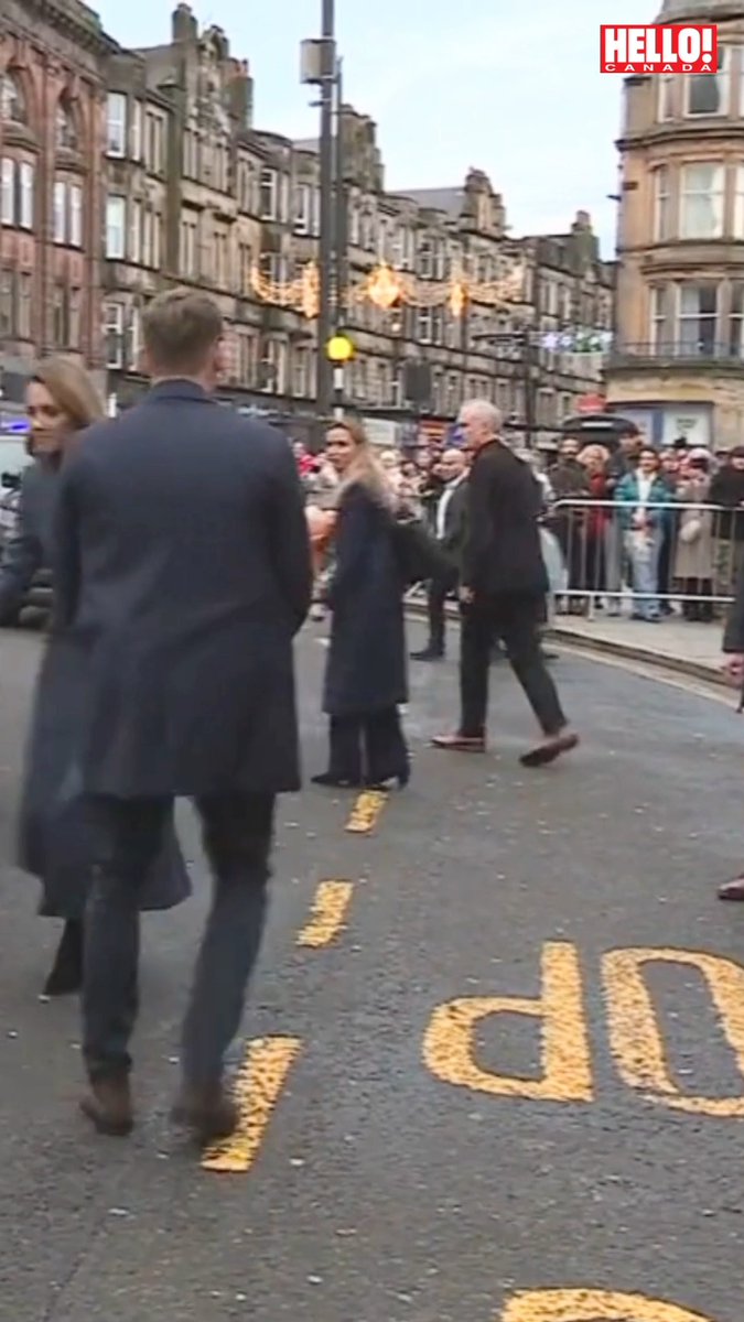 Princess Kate delighted crowds by running past her security in heels to greet royal fans 👠🏃♀️✨ The Prince and Princess of Wales were visiting a crowd in Stirling, Scotland when she made the speedy detour, leading her to be praised for her "perfect poise" 🩷 📽️ : Getty #PrincessKate #PrinceandPrincessofWales