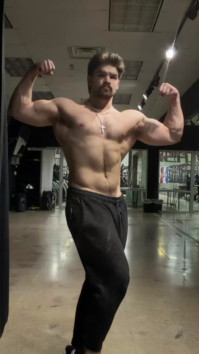 Nice shoulder and ab day Finally feeling the difference in this cut🫡🫡