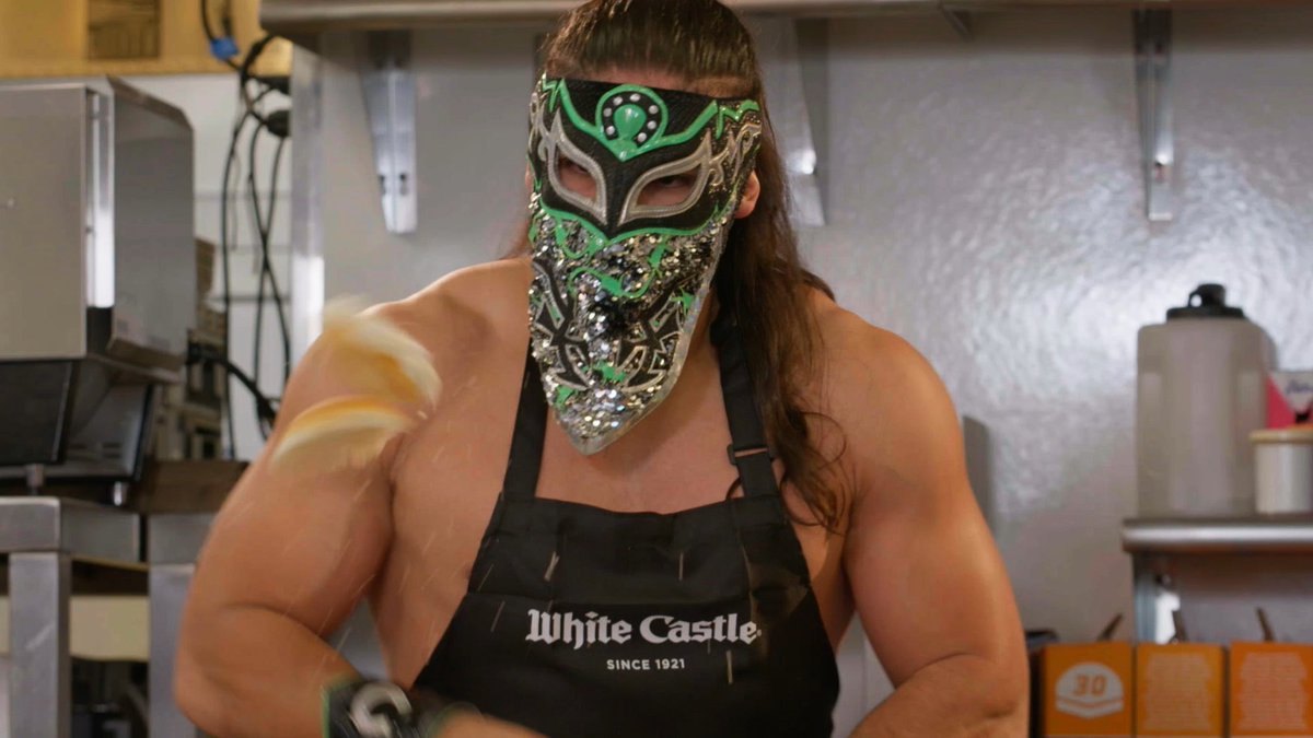 .Bandido🔫🌵 may be one of the best wrestlers in the world... but his slider slinging can use some work! Get the AEW Bacon Brawl combo NOW at your local White Castle