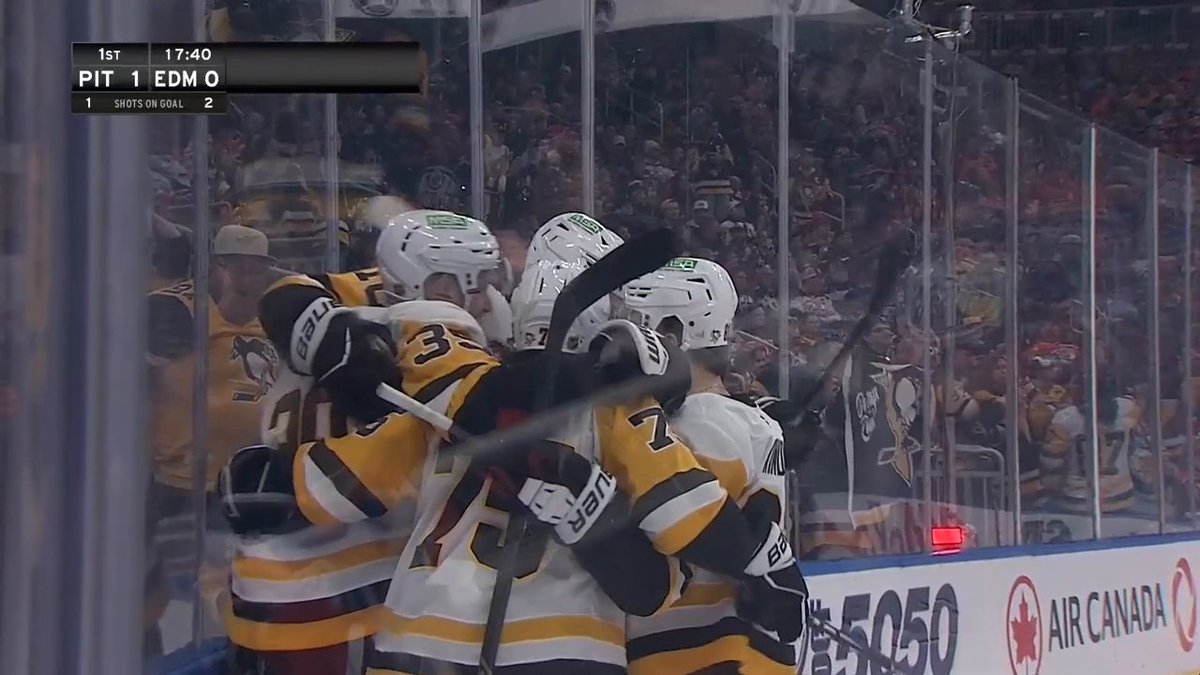 THREE GOALS IN 37 SECONDS!! 😱 The Pittsburgh Penguins came ready to play!