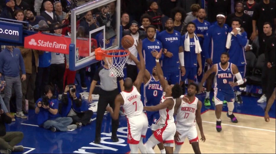 This was not ruled a goaltend The officials didn’t review this This would have won the Sixers the game Unbelievable. Malpractice.