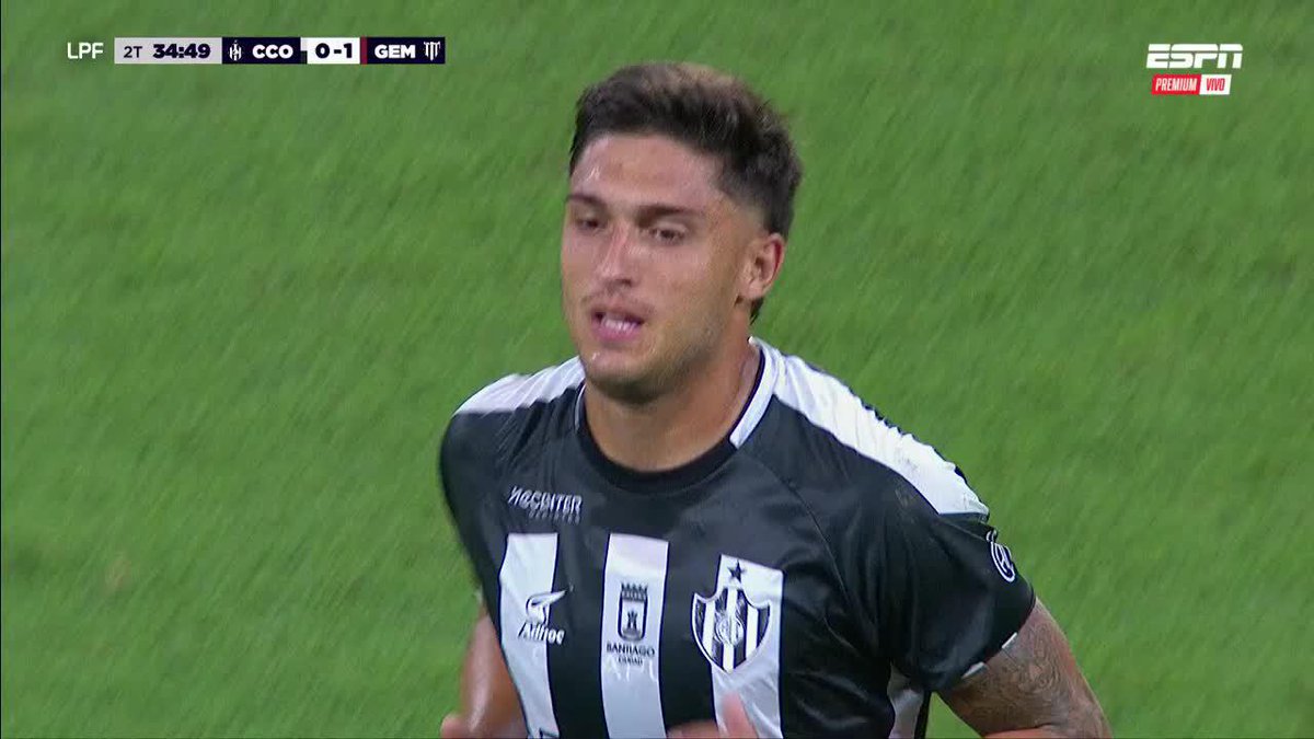 POCA PACIENCIA DE LOS HINCHAS... Ezequiel Naya, quien llegó recientemente a préstamo desde Estudiantes, jugó sus primeros minutos oficiales con Central Córdoba y fue SILBADO por los hinchas en Santiago. 📺 ESPN Premium | Suscribite al Pack Fútbol en