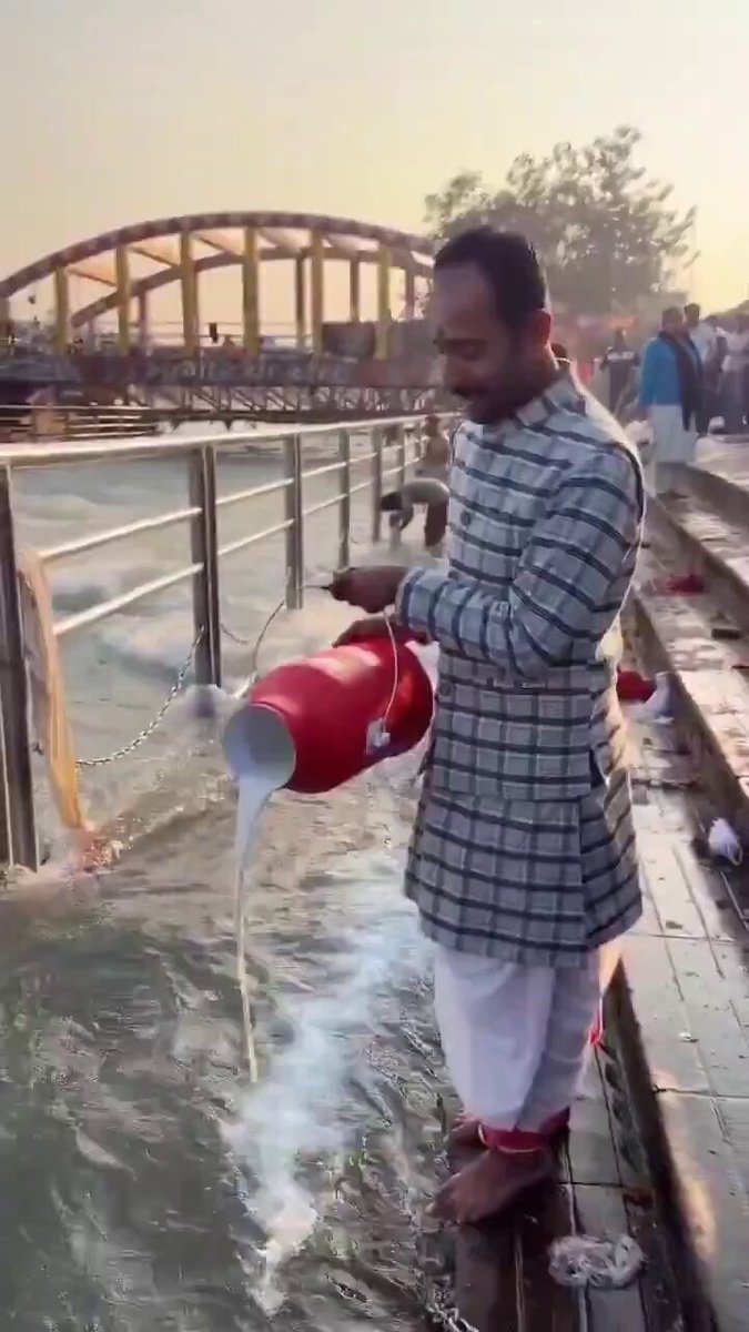What is wrong with these people. 🤦🏻‍♂️ India is facing huge hunger crisis and they are wasting milk