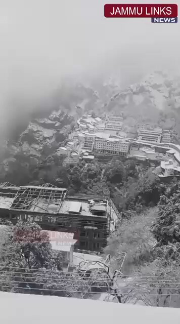 Vaishno Devi Yatra in Jammu &amp; Kashmir has been suspended after heavy rainfall at Katra and snowfall at Bhawan. Beautiful pictures from Bhawan. Jai Mata Di!