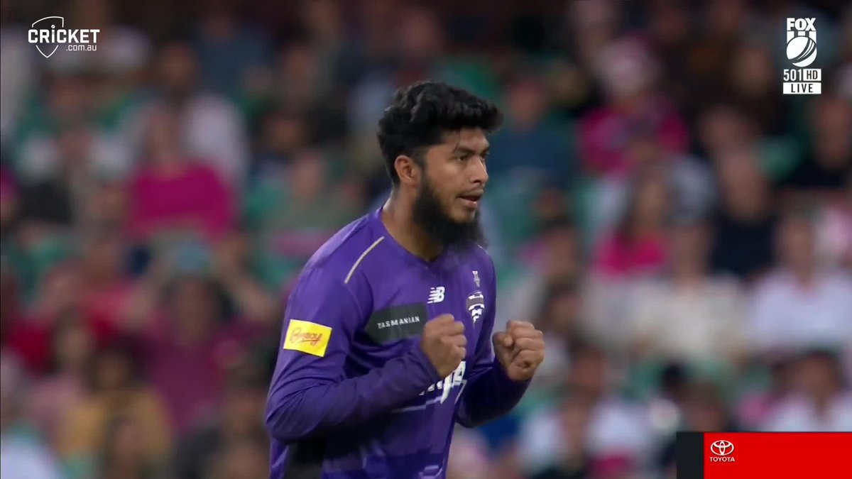 Attempting a switch hit, Steve Smith is bowled! Rishad Hossain claims the huge wicket for the Hurricanes. #BBL15