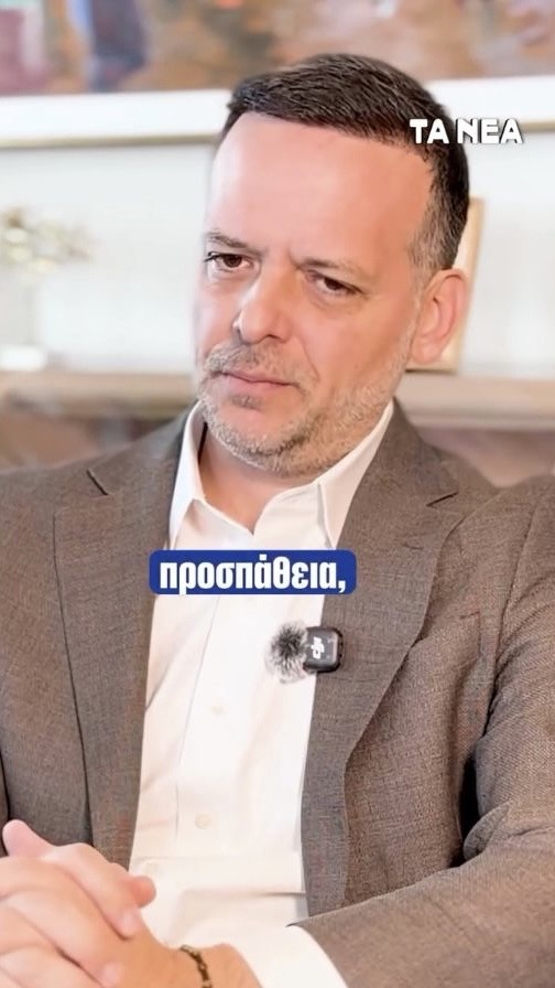 Η κυβέρνηση δεν θέλει να σπάσει αυγά. Είναι απόλυτη προτεραιότητα οι άνθρωποι αυτοί να ζουν με αξιοπρέπεια και να καθαρίσουν τώρα οι δρόμοι της Αθήνας. Εμείς έχουμε αναλάβει τις ευθύνες μας, ας αναλάβει επιτέλους και η κυβέρνηση τις δικές της.