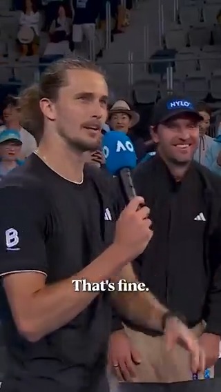 Alexander Zverev took the mic from @Babsschettto interview his brother Mischa 🎤😅 #AusOpen