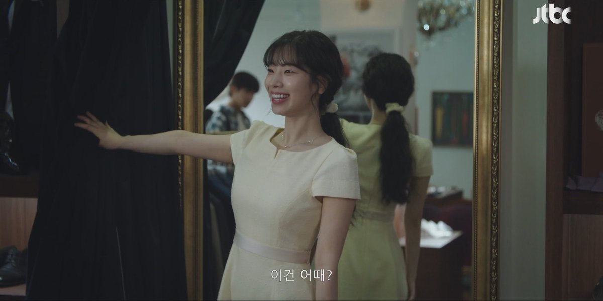 Dahyun's first luxury item bought with her prize money and also a suit for him, she said they look like Ryan Gosling and Emma Stone