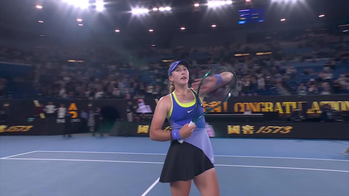 LA NIÑA MARAVILLA 🦸‍♀️ Mirra Andreeva derrotó a Gabriela Ruse por 6-3 y 6-4, y avanzó a octavos de final del Australian Open. ¿Podrá ganar su primer Grand Slam a los 18 años?
