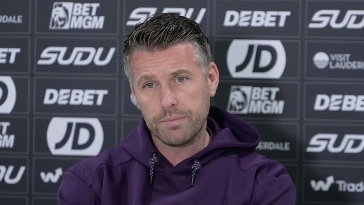 "We're not under any pressure to sell" Rob Edwards discusses the future of Jorgen Strand Larsen after Wolves rejected a bid from Leeds United for the striker 💬