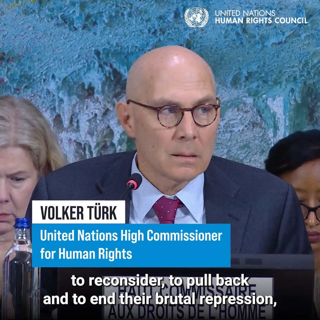 #Iran | UN Human Rights chief @Volker_Turk called on authorities to end their brutal repression. "The only way out of this frightening escalation is through dialogue based on the human rights of all Iranians," he told the United Nations Human Rights Council during a special session. #SS39