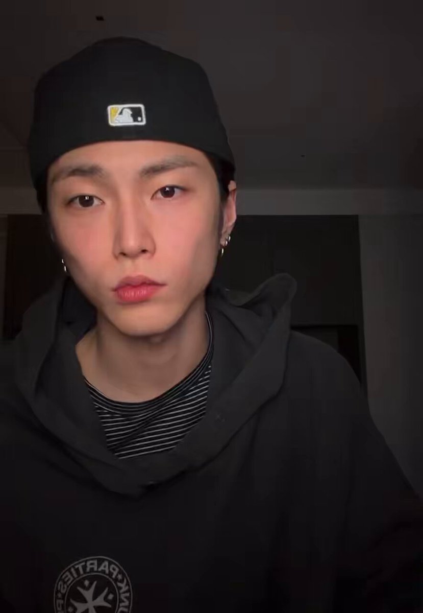 💬 why are you wearing a cap? 🍀 it's because my hair is like this~ my hair is too long and it's hard to manage…