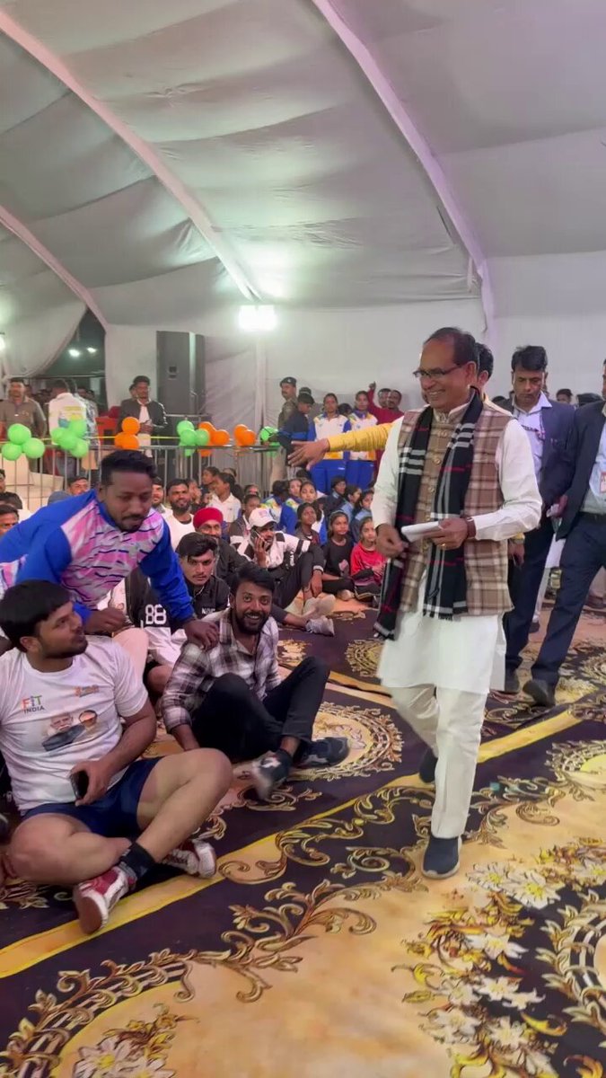 खेलों का जोश भी और सांस्कृतिक रंग भी मैदान में खिलाड़ियों का उत्साह था, और मंच पर बच्चों की मनमोहक प्रस्तुति। 📍 सांसद खेल महोत्सव, मंडीदीप