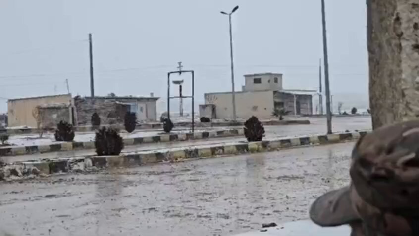 Terör örgütü SDG/PKK'ya bağlı keskin nişancıların saklandığı bir ev, Suriye ordusu tarafından havaya uçuruldu.