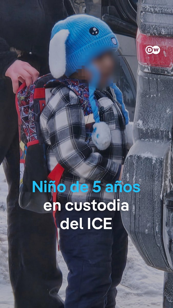 Agentes del ICE se llevan a un niño de 5 años tras detener a su padre en Minnesota Las autoridades estadounidenses de Inmigración y Control de Aduanas (ICE) se llevaron a un niño de cinco años y a si padre tras regresar a casa desde la guardería en Columbia Heights, al norte de Minneapolis. Según el distrito escolar de Columbia Heights en Minneapolis este operativo forma parte de una campaña ampliada contra la inmigración donde un total de cuatro estudiantes han sido llevados por ICE. /ea