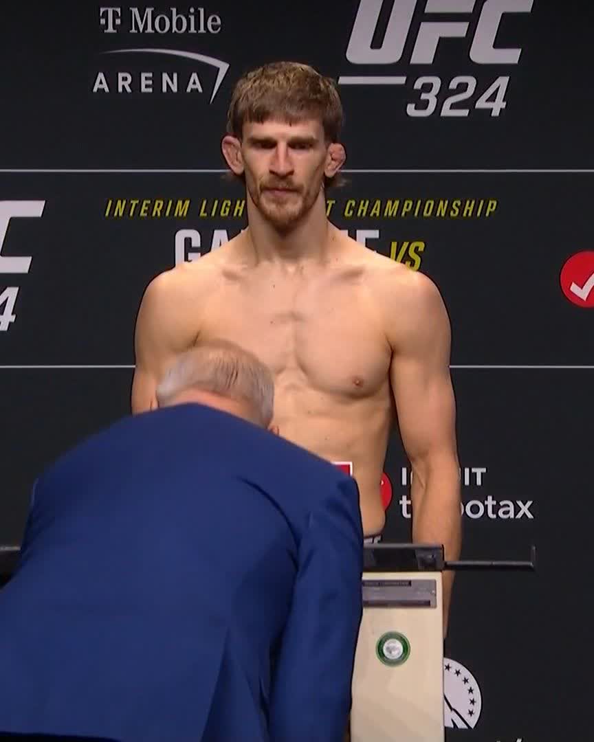 Starting off the main card 🏴󠁧󠁢󠁥󠁮󠁧󠁿 Arnold billy allen | 145.5lbs [ #UFC324 | TOMORROW | 9pmET on Paramount+ ]