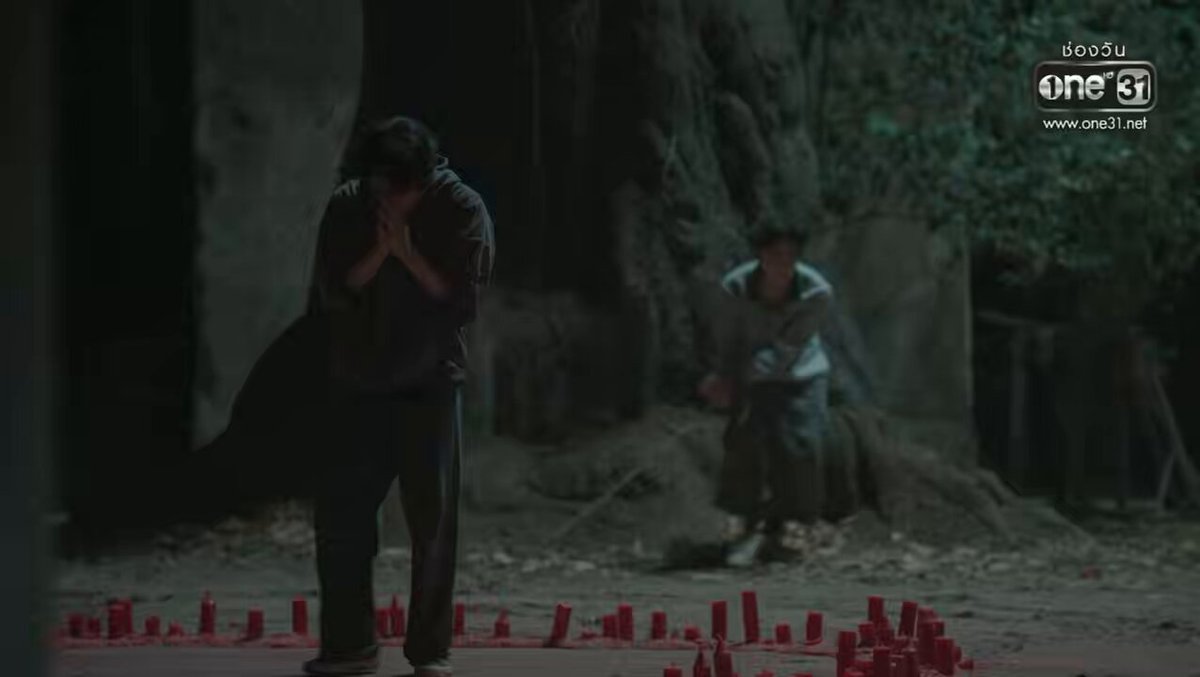 อยากกราบคนดีไซน์ซีนฆาตกรรมเรื่องนี้ว่ะ ทุกอย่างแม่งดูเหมือนจริงไปหมดเลย ทั้งฆาตกรที่เหมือนคนจิตหลุด เหยื่อที่ไร้ทางหนี ตำรวจที่โกรธจนไม่กลัวตายแค่อยากช่วยเหยื่อให้รอด คือเอารางวัลซีรีส์แห่งปีไปเหอะ ทำดีจนไม่รู้จะอวยยังไงละ SINGSA LATAI EP12 #สิงสาลาตายEP12
