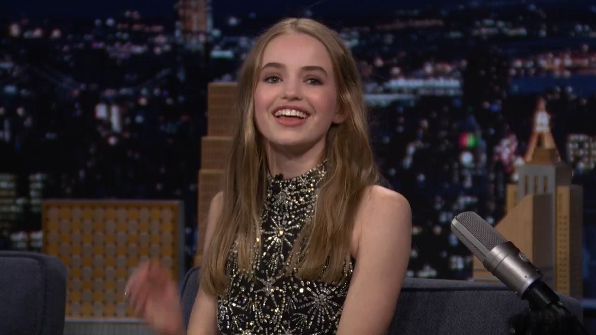 Nell Fisher & Jake Connelly would play Bananagrams before English class on the stranger things set! #FallonTonight #StrangerThingsOnFallon