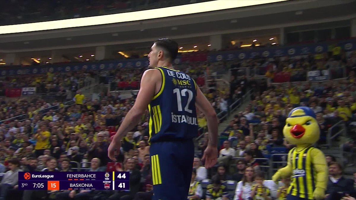 Nando De Colo zor pozisyonda isabeti buluyor 💪