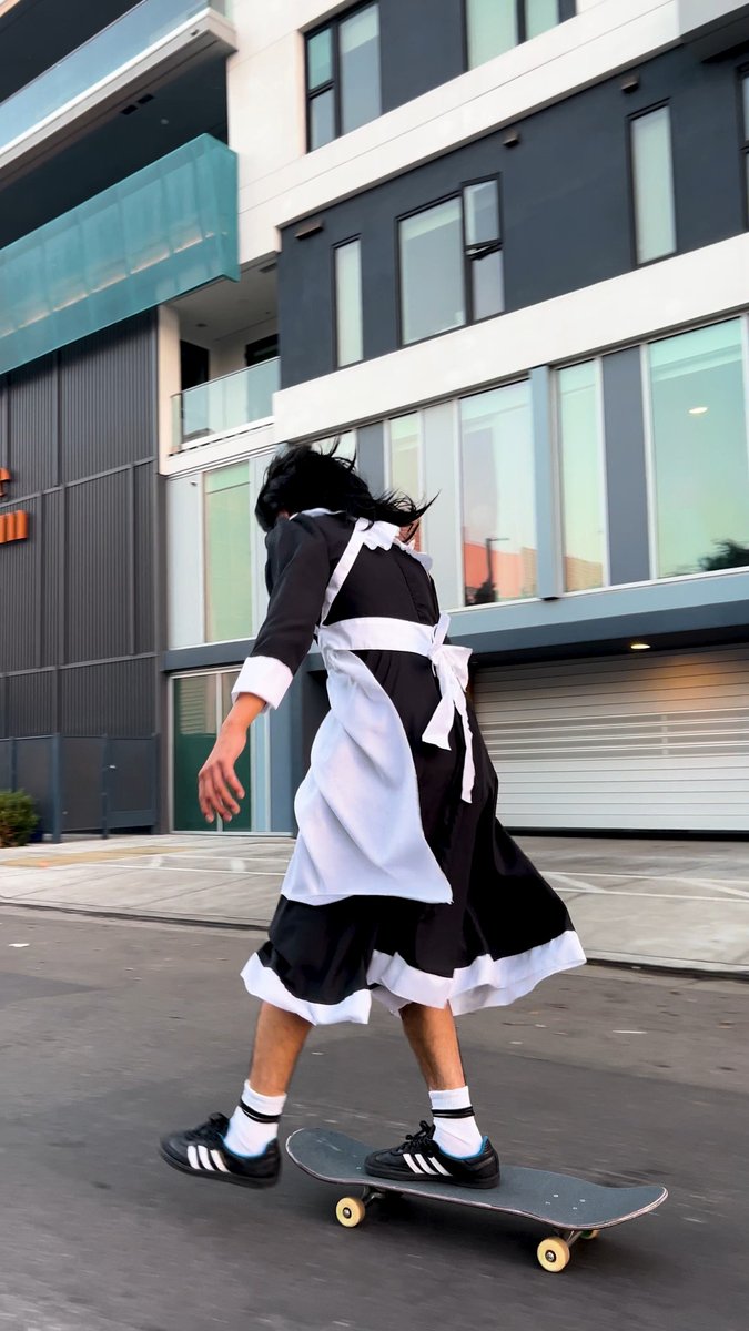 This maid's preferred method of transportation is by... skateboard?! 🛹