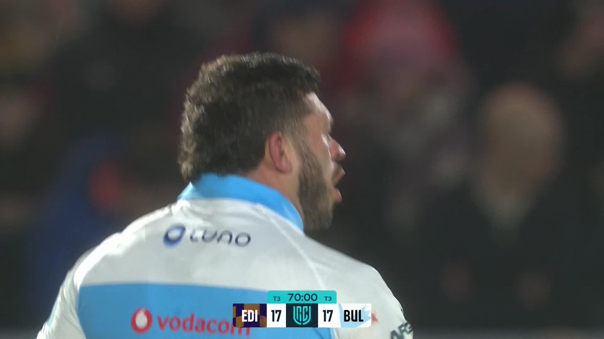 The Vodacom Bulls may have won it late on through Marco van Staden! 🐂 The visitors are awarded a try after a TMO check, but Chris Paterson isn't convinced it's the right decision 😬