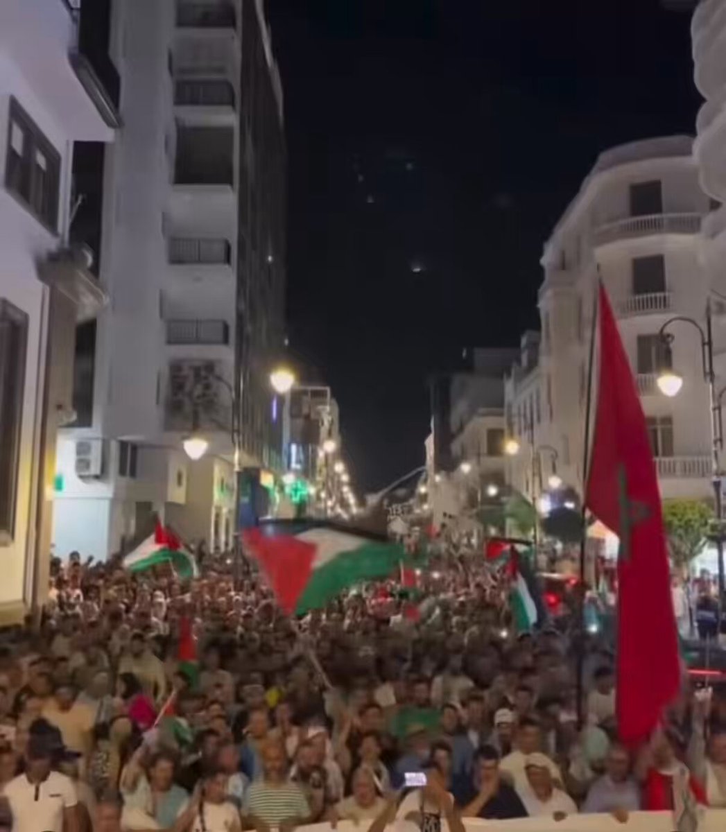 Fas-Cezayir sınırında İsrail bayrağı sallayan o malum kişiyi gördükten sonra Faslılar an kaybetmeden yollara düştü.. Moroccan Algerian Border