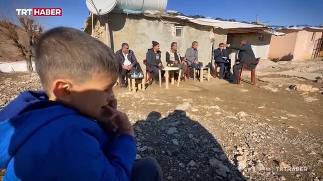 Terör örgütü PKK 1995’te Diyarbakır’ın Kulp ilçesine bağlı Hamzalı köyünde 6'sı çocuk 9'u kadın 23 sivil Kürt vatandaşı katlederkende siz saçınızı örüyorsunuz.! Öldürülen 9 kadın Kürt değil miydi sütü bozuklar.?