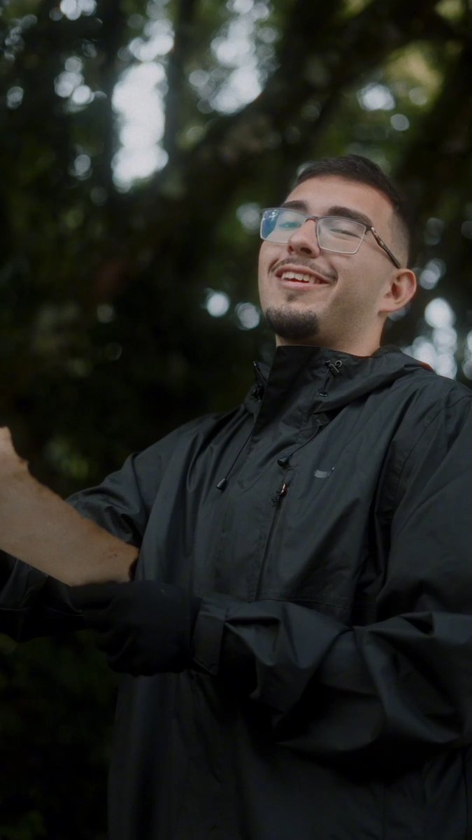 Roberto, jovem que se perdeu no Pico Paraná, estrela a propaganda de #OCavaleiroDosSeteReinos, da HBO Max.