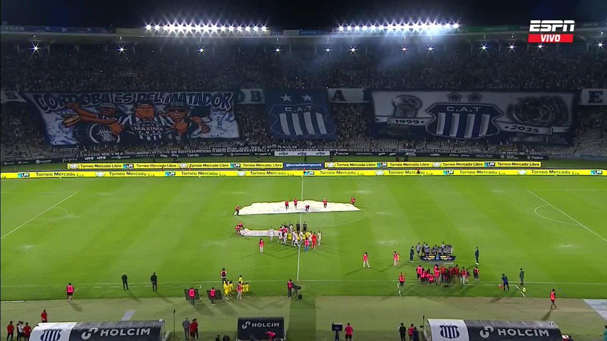 ¡IMPRESIONANTE MARCO EN CÓRDOBA! La hinchada de Talleres y un recibimiento TOP para el duelo vs. Newell's por la fecha 1 del #TorneoApertura. 📺 #ESPN