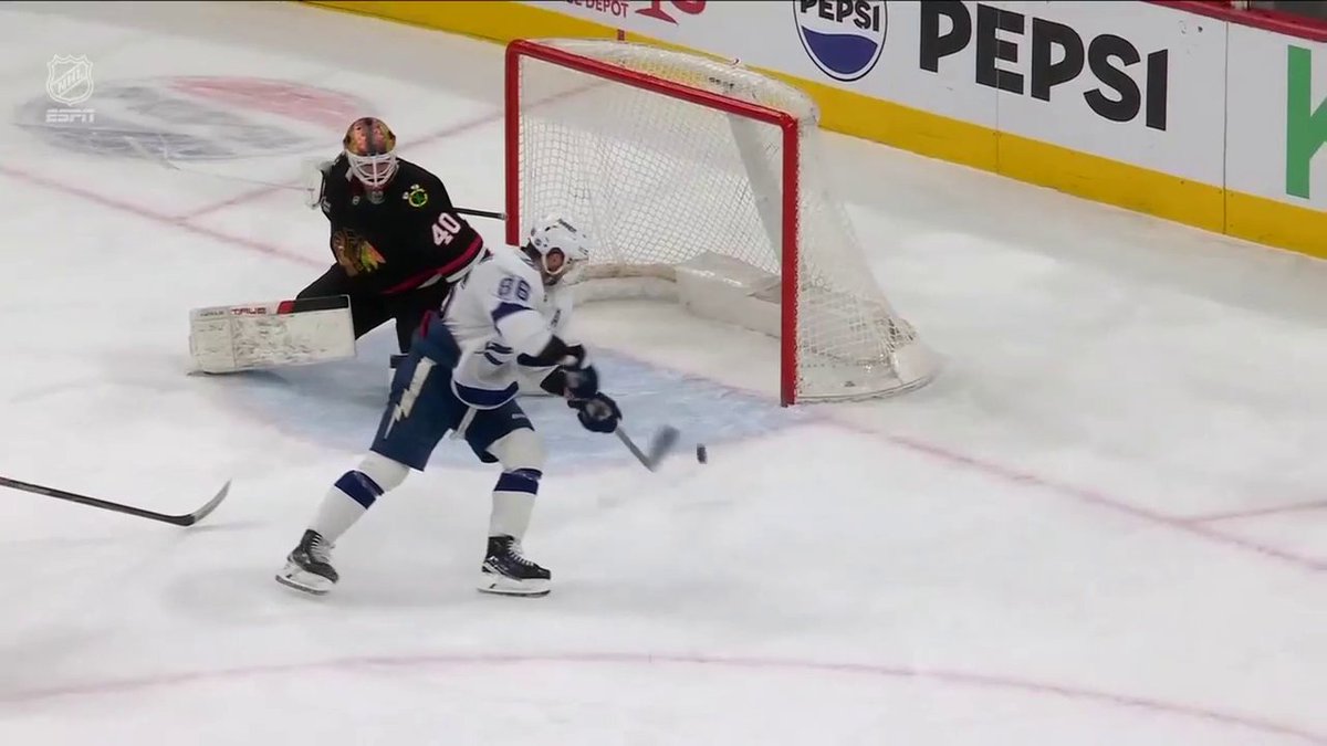KUCHEROV ON THE BACKHAND! ⚡️ That's his 25th goal of the season! 📺: ESPN ➡️