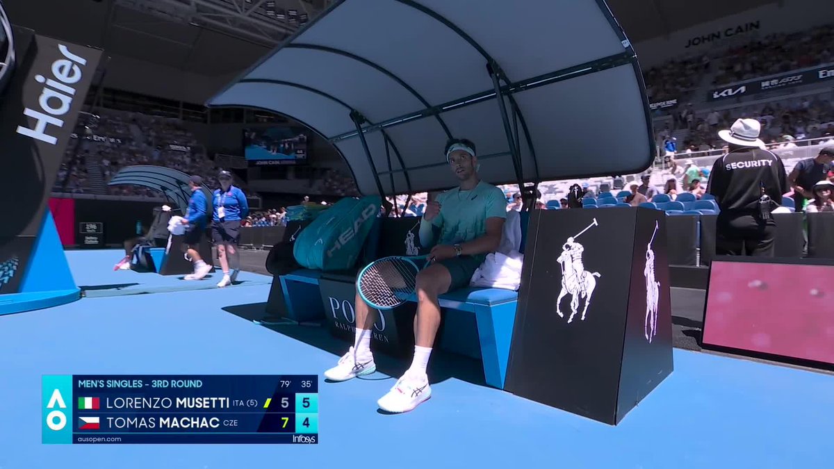 Lorenzo Musetti, that is absolutely ridiculous. 😮‍💨😮‍💨😮‍💨😮‍💨