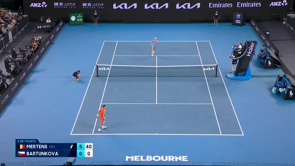 📊 Nikola Bartunkova 🇨🇿 est la 1re joueuse de l'ère Open à avoir encaissé un 6/0 lors de 3 matchs consécutifs d'un même tournoi du Grand Chelem : 🥯 1/64 vs Kasatkina (7/6 0/6 6/3) 🥯 1/32 vs Bencic (6/3 0/6 6/4) 🥯 1/16 vs Mertens (0/6 ...)