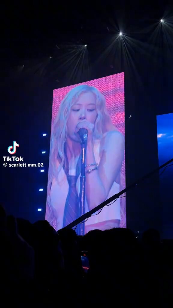2nd vampirehollie performance tonight??? 🙂‍↕️