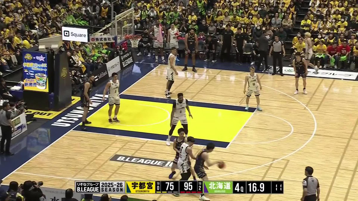 1/24(土) 試合終了 ブレックス 77 - 95 北海道 #25 ニュービルがファウルを受けながらもワンハンドダンクを叩き込んでAND1。 北海道に2本の3Pシュートを決められ、71-77と再びリードを広げられる。 #42 フォトゥが粘り強く得点するも、北海道に3Pシュートを決められるなどし、75-84とリードを広げられてしまう。 なかなかリバウンドを取れず、北海道に連続16得点を与えて、77-95で悔しい敗戦。 本日も最後まで応援をありがとうございました。 明日、もう一度チーム一丸となって北海道に挑みます。 #Transcend #BREX