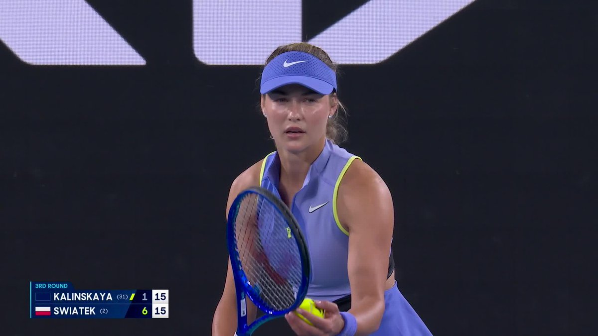 Iga Swiatek hits a GORGEOUS forehand down the line against Anna Kalinskaya at the Australian Open. Girl. On. Fire. 🇵🇱🔥