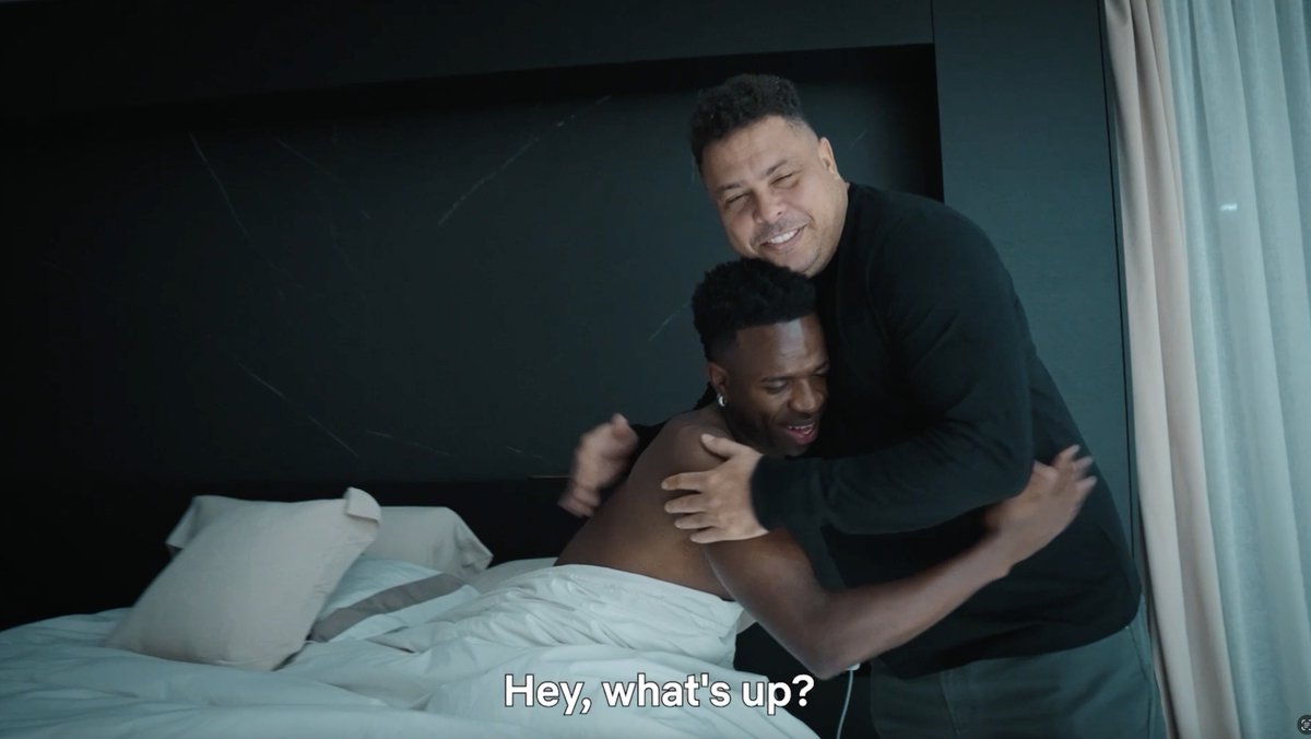 When Ronaldo surprised Vini at his house while he was sleeping. “Is he alone?” is sending me 🤣