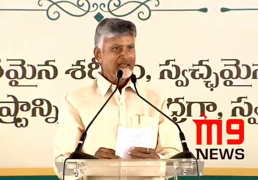 భూమి మీది... పొలం మీది... #Jagan ఫోటో చూసుకోవాలి... శాశ్వతంగా మీ పొలంలో కూడా వుండాలనుకున్నాడు... 700 కోట్లు ఖర్చు పెట్టి పాస్ బుక్ పై జగన్ ఫోటో వేశారు...