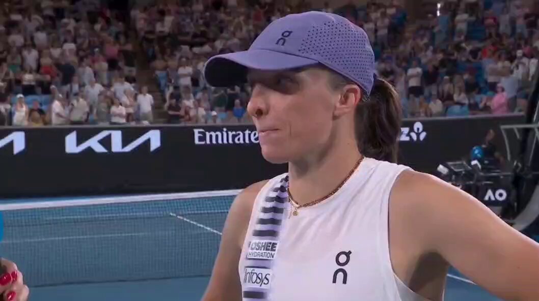 Iga Swiatek spoke about her strawberry pasta after her win over Kalinskaya at Australian Open: “I’m a terrible cook. Honestly the only thing I can do is pasta with strawberries. Half of the world is hating on it. I don’t get why. Honestly that’s the only thing I can do” 😭😭😭