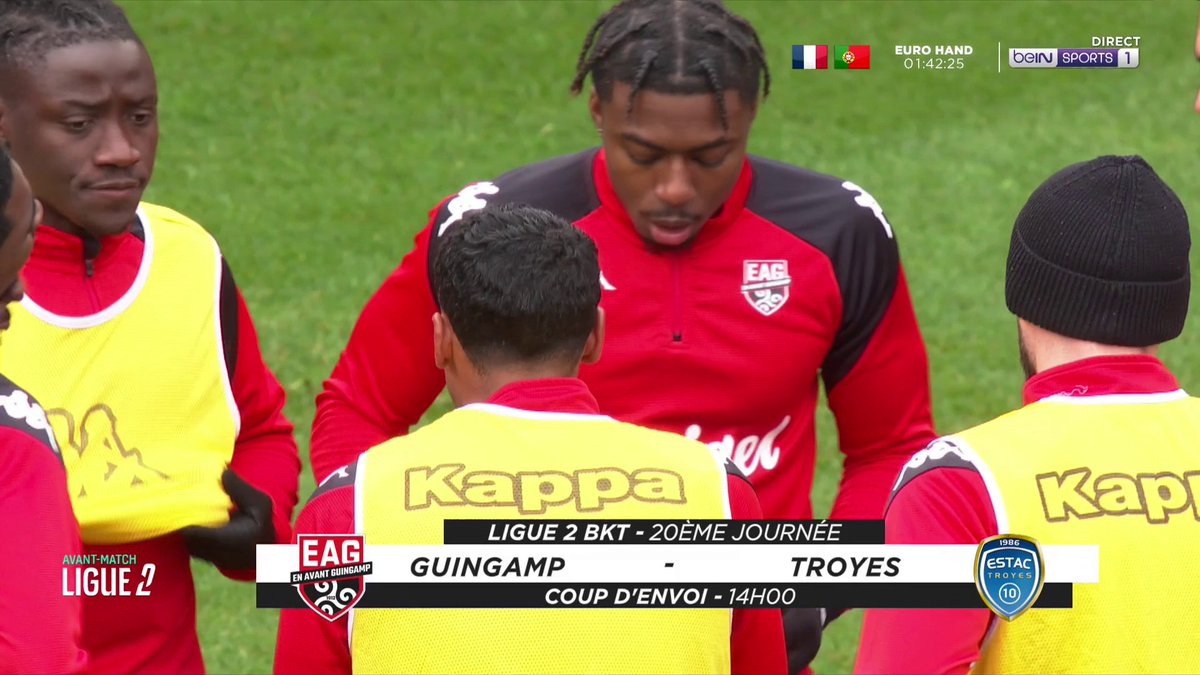 ⚽️ #Ligue2BKT 👀 Au cœur de l'échauffement de l'En Avant Guingamp avec les dernières consignes du capitaine guingampais