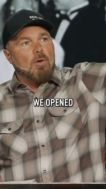 🚨 Mark Driscoll nails it! “We open the borders, we let, you know, 10-plus million people in we don't know. Some of them are criminals, and so then law enforcement says, "Well, you're here illegally and you're committing crimes and you're hurting people, so we're going to find you and we're going to remove you." And then other people come along and say, "You know who's evil? Law enforcement." You know what that is? Pure evil. The Bible says, "Woe to those who call evil good and good evil, and call light darkness and darkness light," and that's what evil people do. We're seeing it right now. When people are harming citizens, and those who were protecting citizens are called evil, you know that a culture has lost its soul and its conscience. And unless it repents, it'll lose God's favor and blessing. - Pastor Mark Driscoll