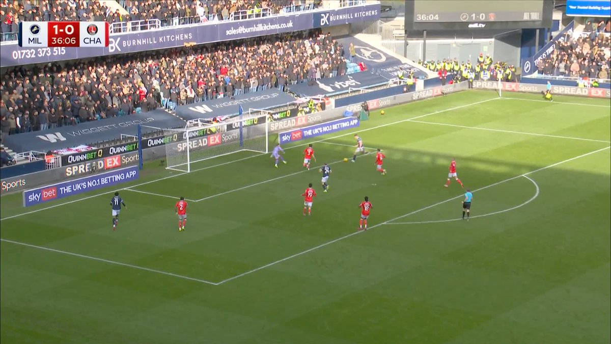 WHAT A MISS! 😳 A rapid counter-attack from Millwall gives Josh Coburn a huge opportunity to double the lead, but the striker fails to convert 😬