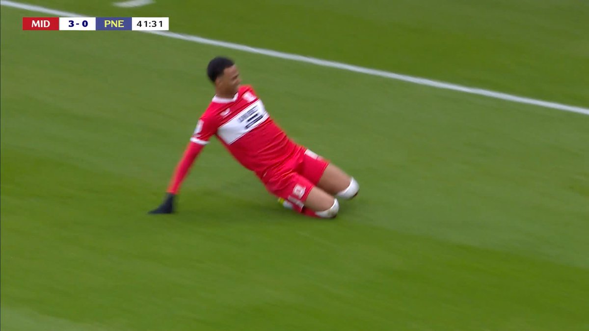 Wtf are Preston doing?! 🤯 Yeah, a team that always plays out from the back. Makes complete sense to do it under pressure. Boro 3-0 up but Preston are not making it easy for themselves.