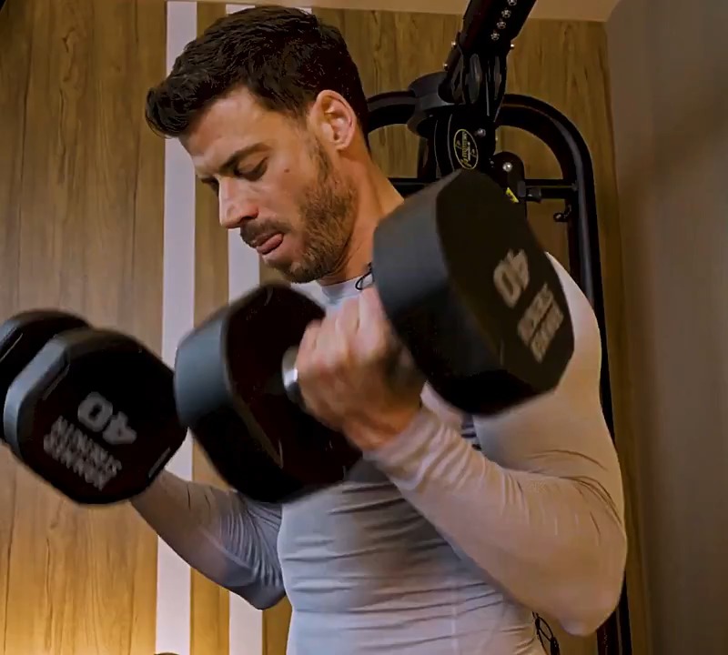 François Arnaud shows off his Heated Rivalry workout in a new video for Men's Health NO MAN HAS LOOKED THIS HOT AT 40