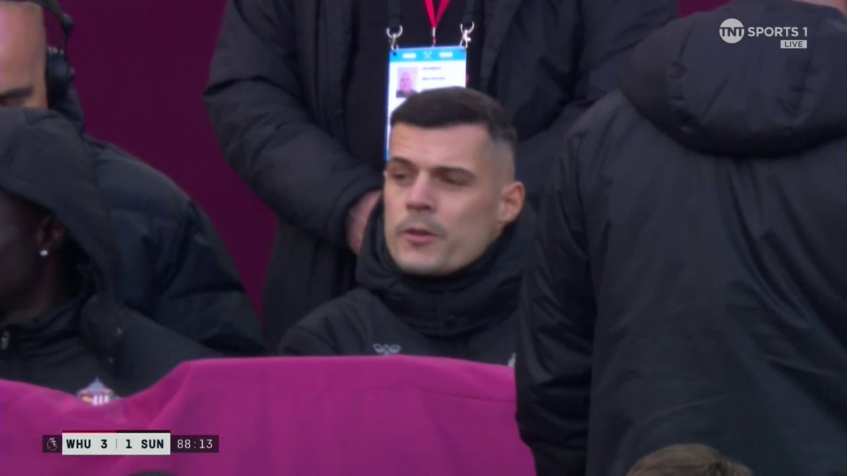 Unrest in the stadium as Granit Xhaka is involved in a dispute with the fans... 📺 TNT Sports & discovery+ UK