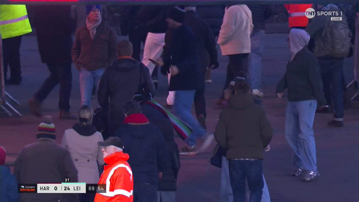 With zero points on the board, Harlequins fans have seen enough and make their way to the exits with ten minutes remaining. Worrying times in South West London 😐