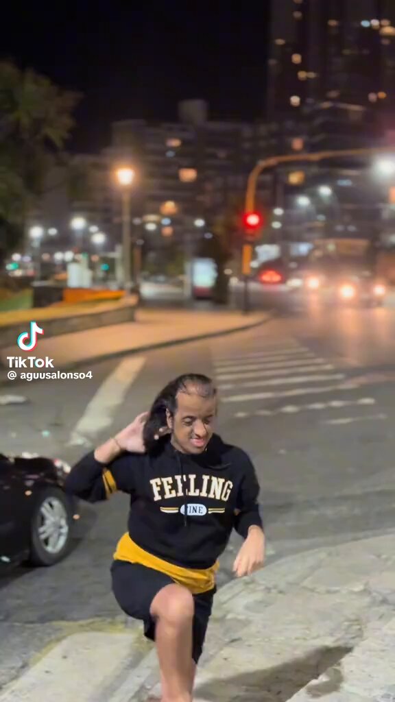 yo cuando voy caminando por la calle y suena morir de amor en mis auriculares