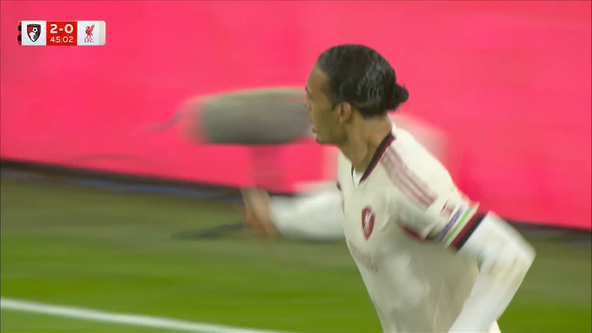 Virgil van Dijk pulls one back for Liverpool! 🔴